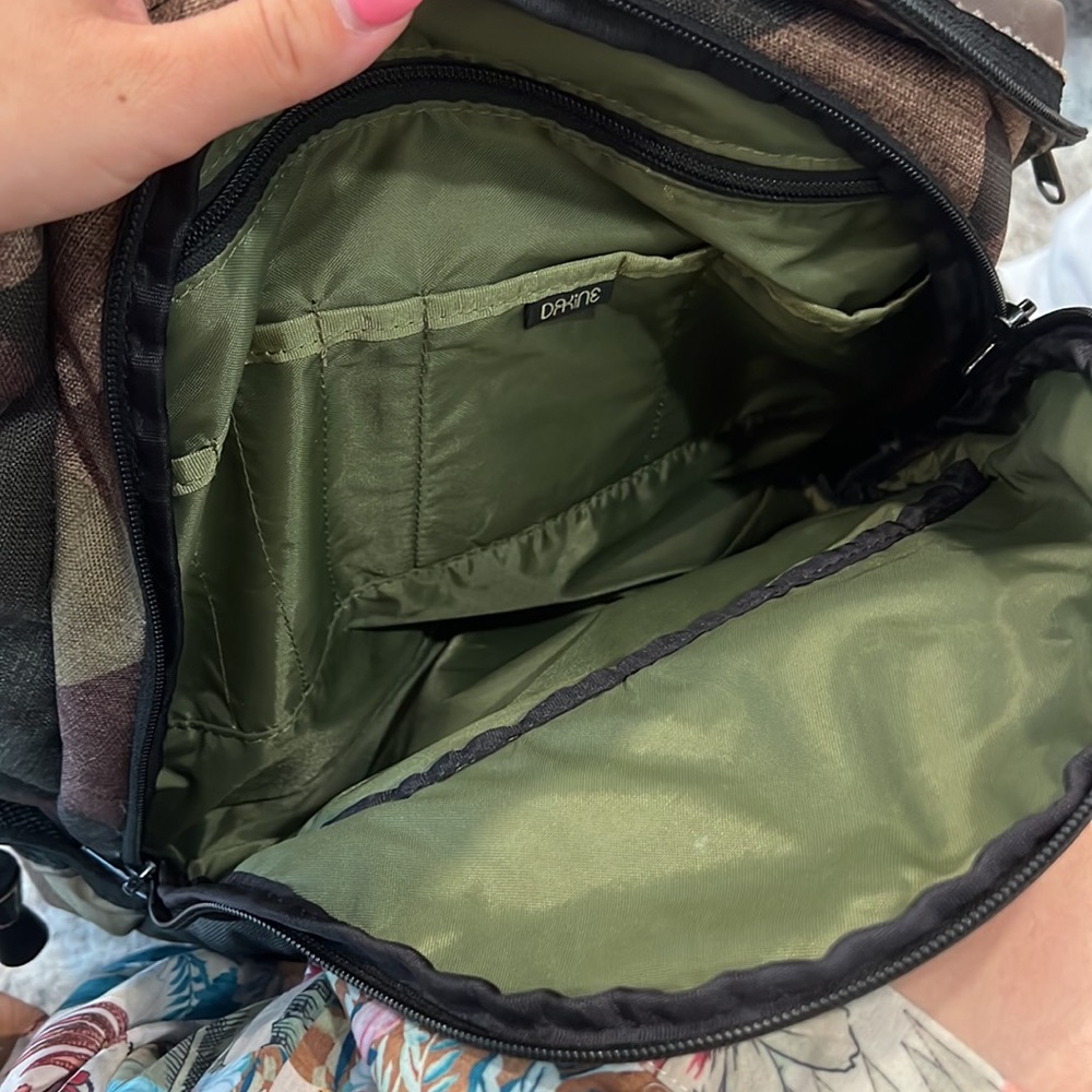 Dakine backpack - Picture 4 of 5